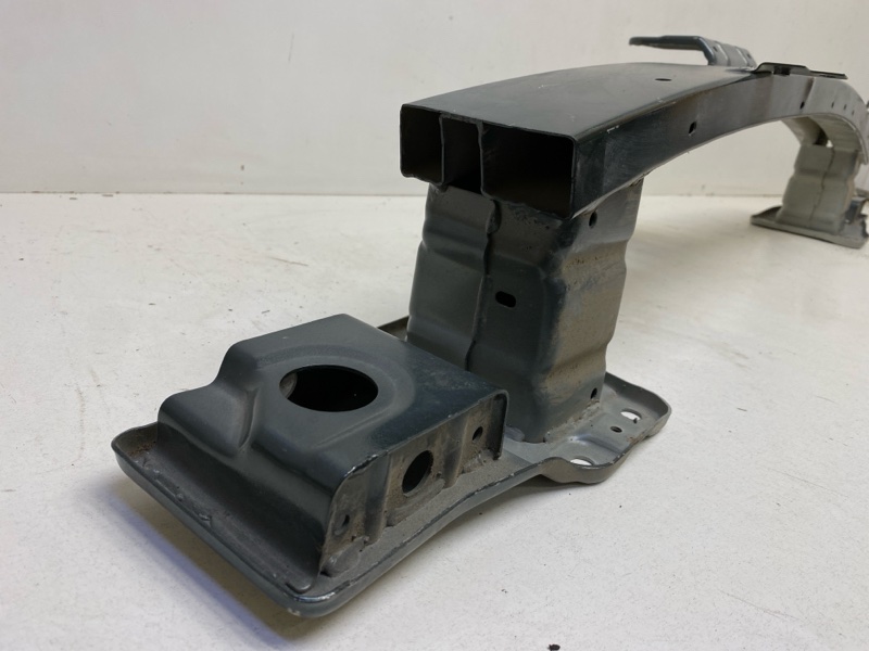 Усилитель переднего бампера