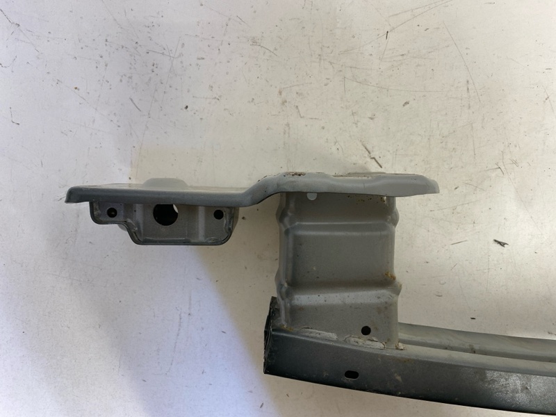 Усилитель переднего бампера