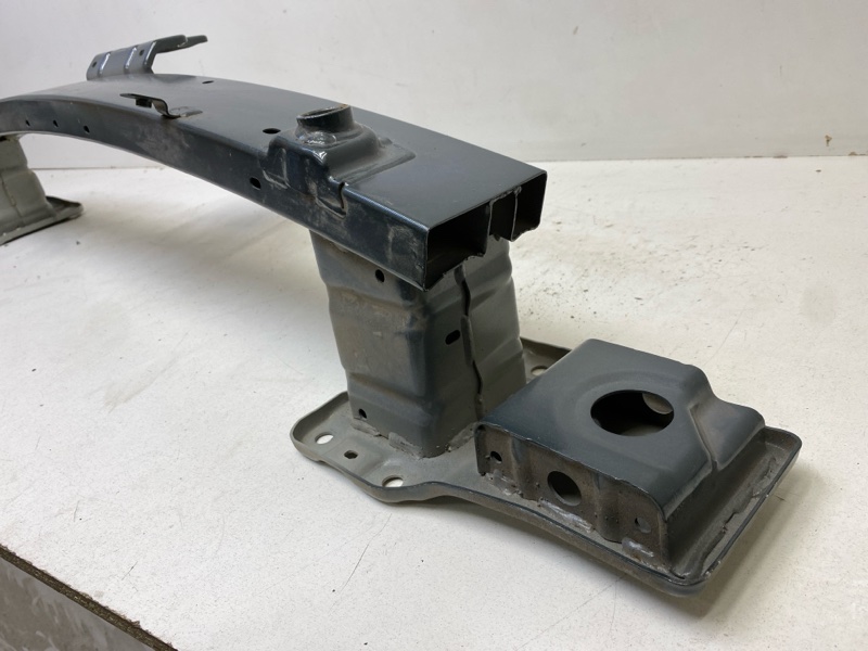 Усилитель переднего бампера