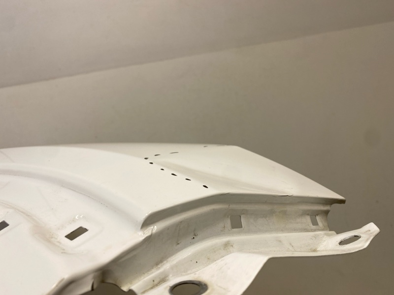 Крыло переднее правое