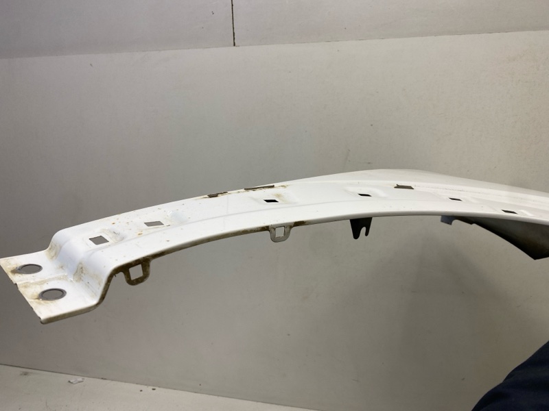 Крыло переднее правое