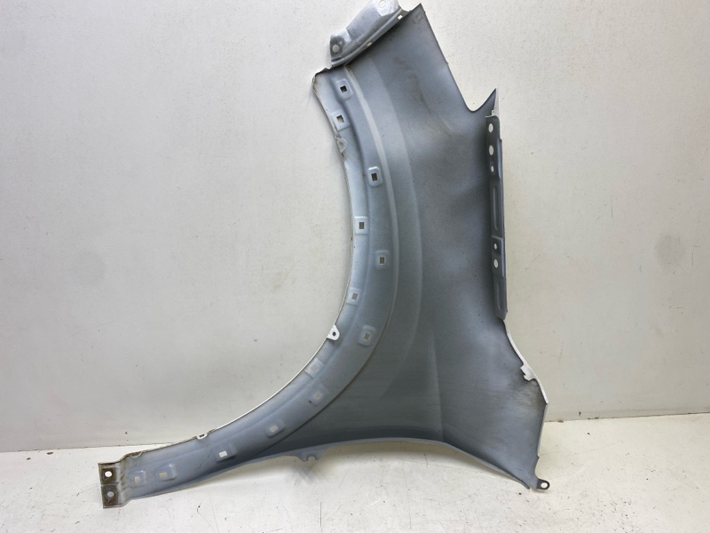 Крыло переднее правое