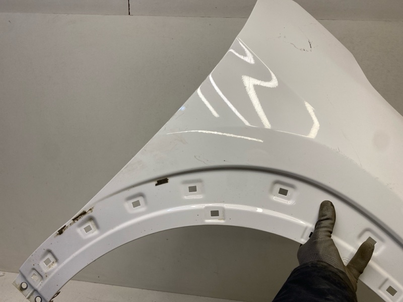 Крыло переднее правое