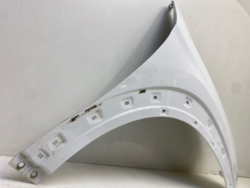 Крыло переднее правое