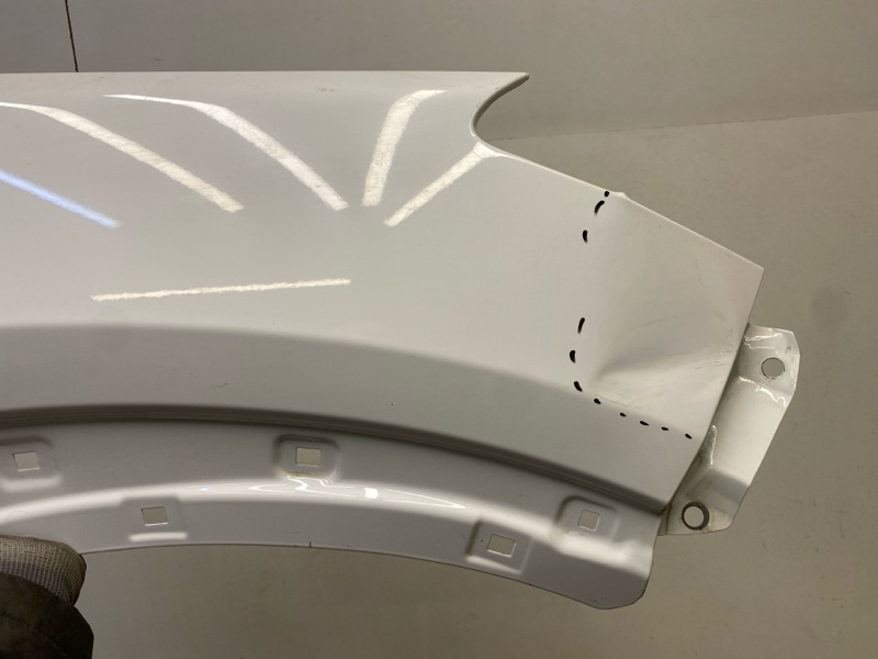 Крыло переднее правое