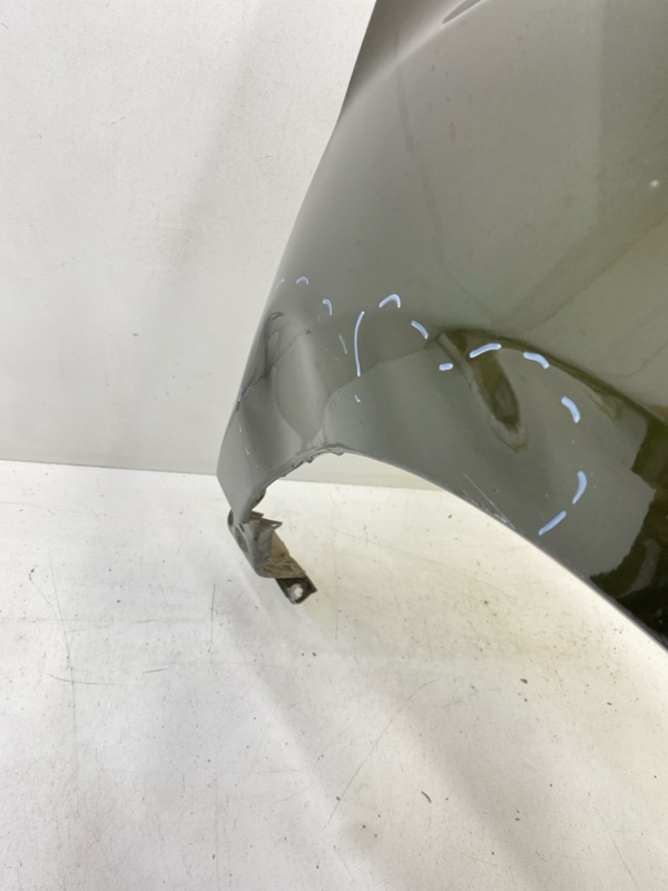 Крыло переднее правое