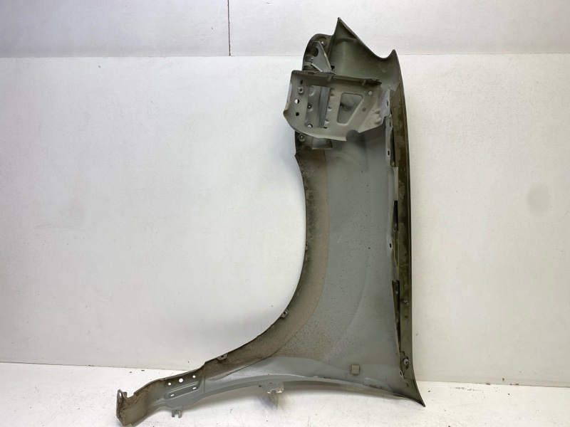 Крыло переднее правое