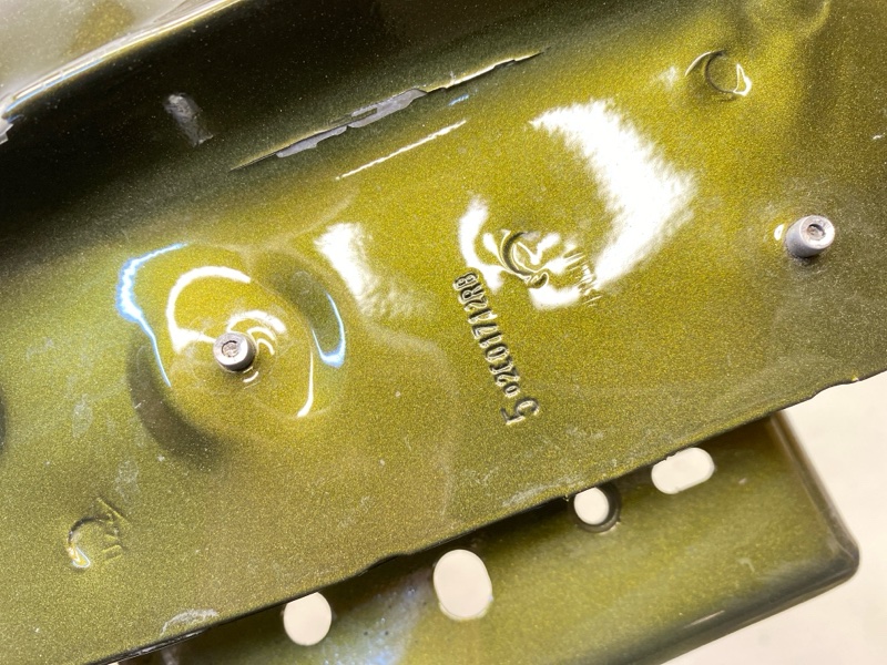 Крыло переднее правое