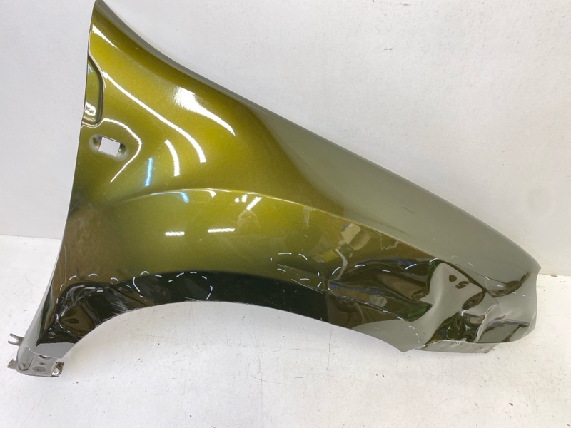 Крыло переднее правое