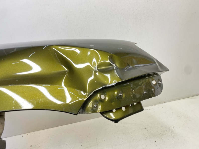 Крыло переднее правое