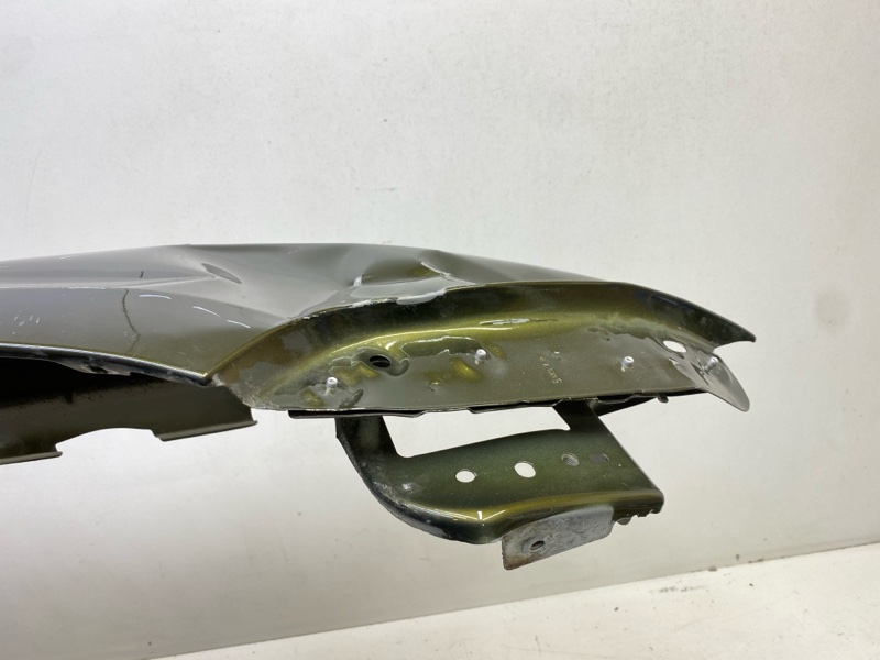 Крыло переднее правое