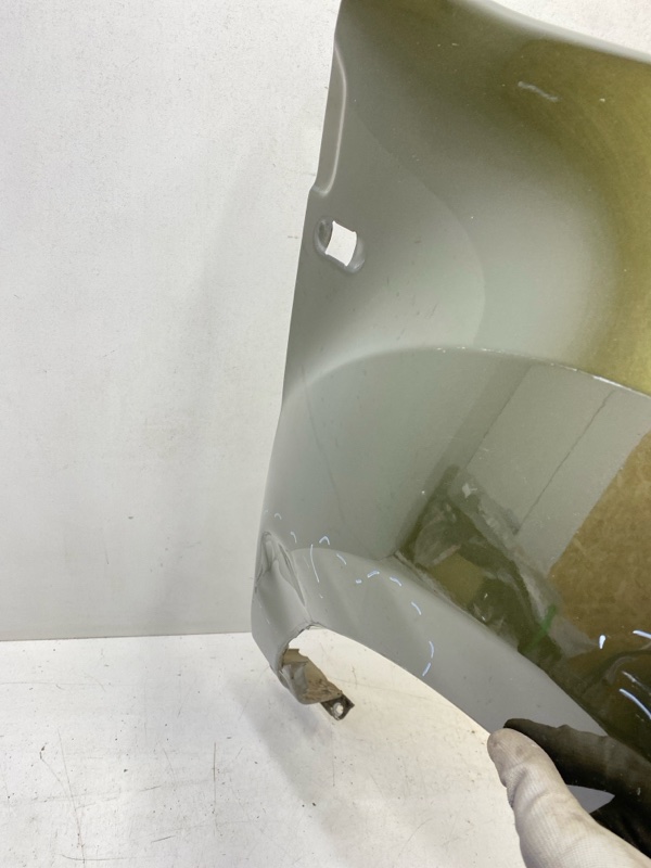 Крыло переднее правое