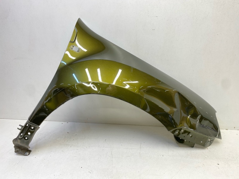 Крыло переднее правое