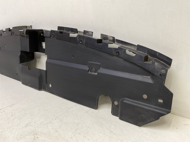 Кожух замка капота