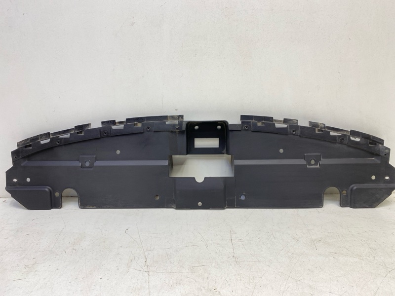 Кожух замка капота