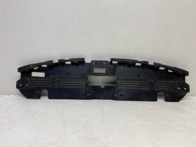 Кожух замка капота