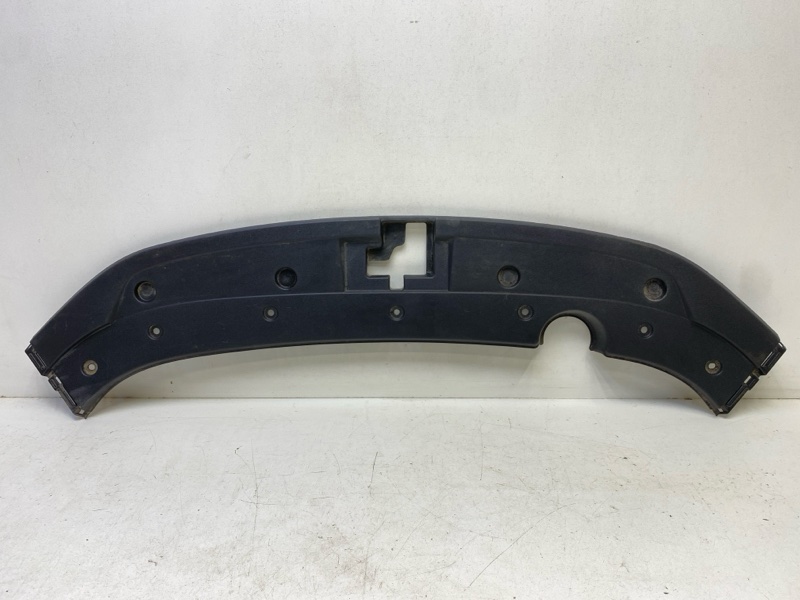 Кожух замка капота