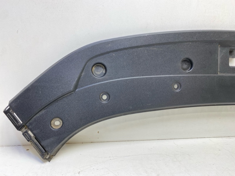 Кожух замка капота