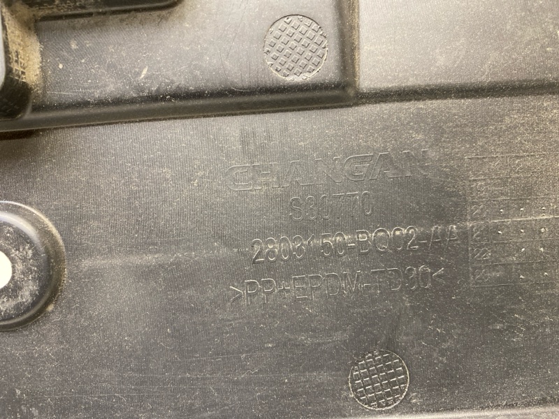 Кожух замка капота