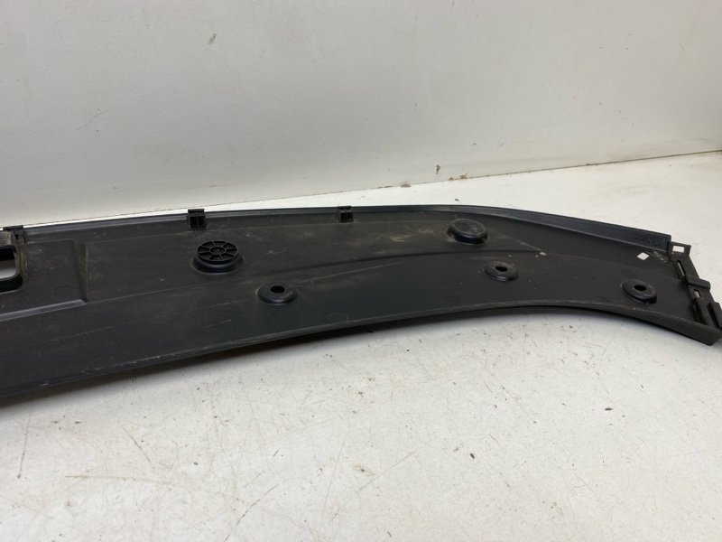 Кожух замка капота