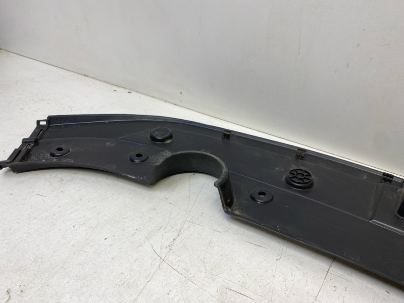 Кожух замка капота