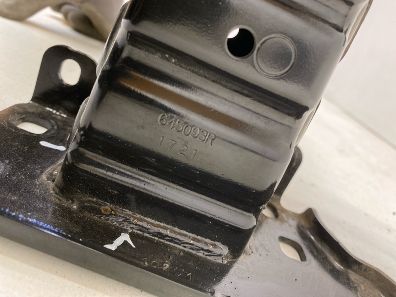 Усилитель переднего бампера