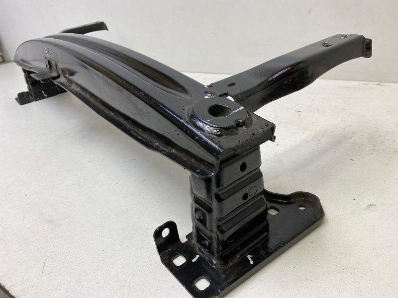 Усилитель переднего бампера