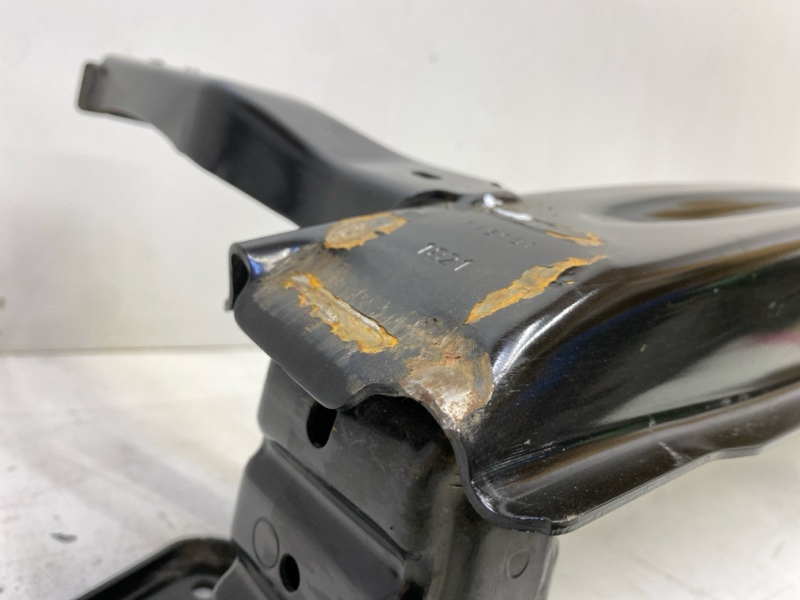 Усилитель переднего бампера