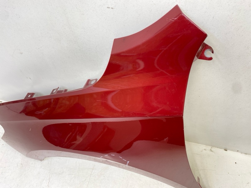 Крыло переднее левое