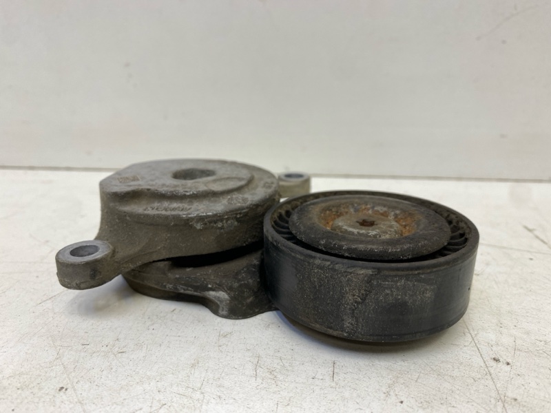 Ролик-натяжитель