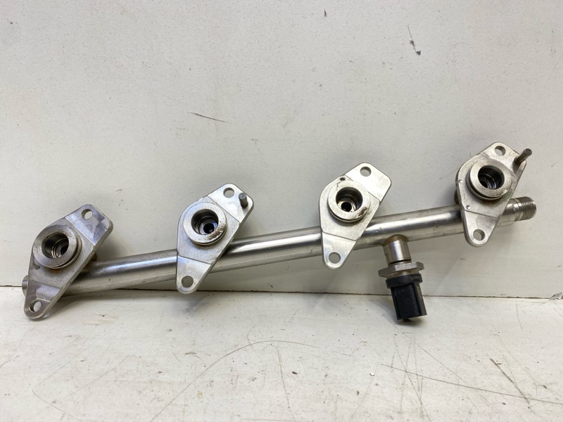 Рейка топливная (рампа)