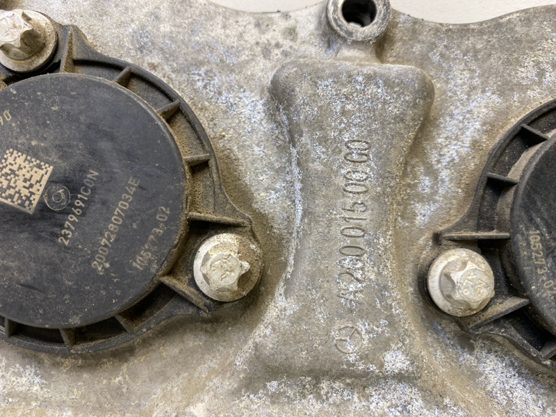 Крышка двигателя передняя