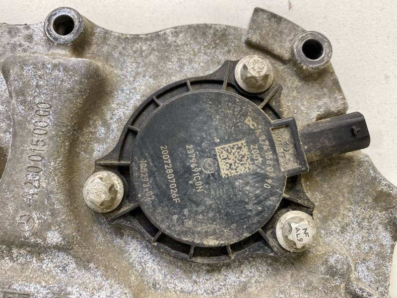 Крышка двигателя передняя