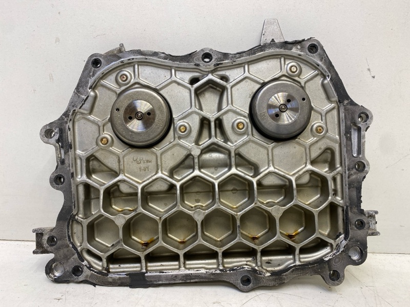 Крышка двигателя передняя