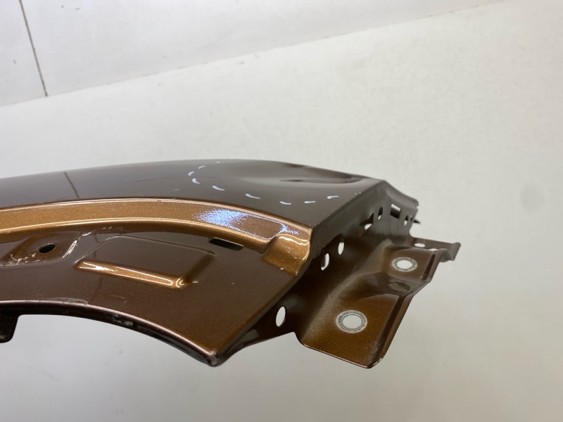 Крыло переднее правое