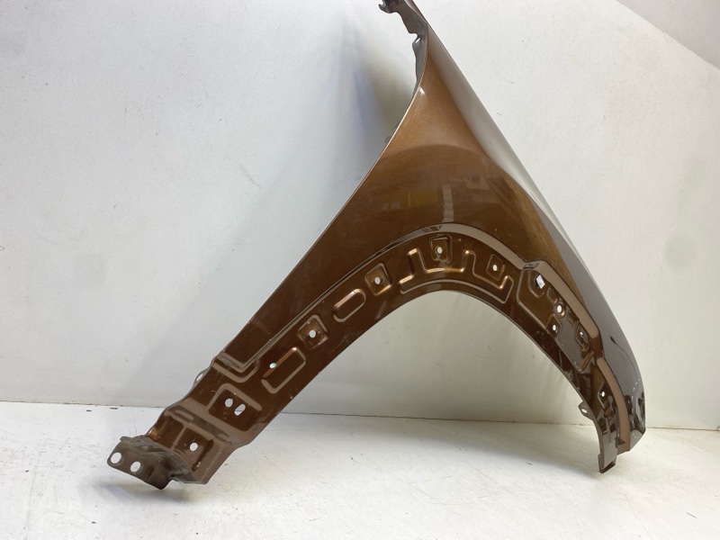 Крыло переднее правое