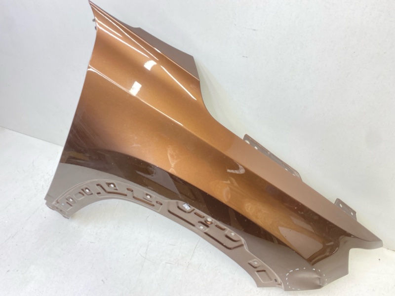Крыло переднее правое