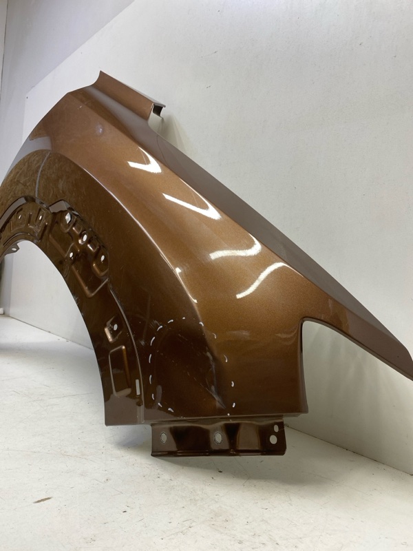 Крыло переднее правое