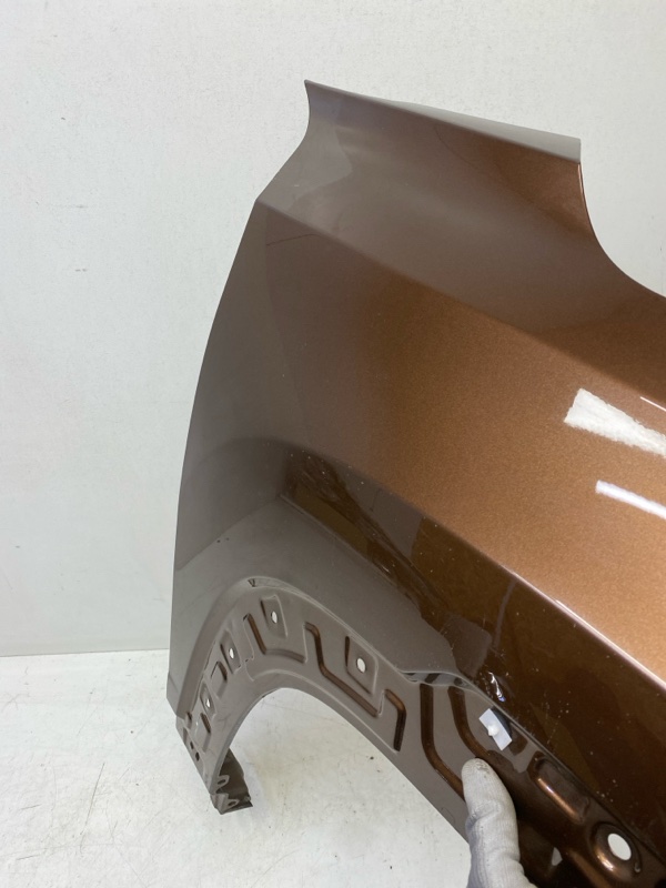 Крыло переднее правое