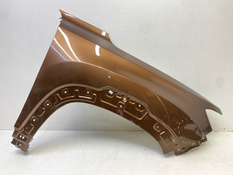 Крыло переднее правое