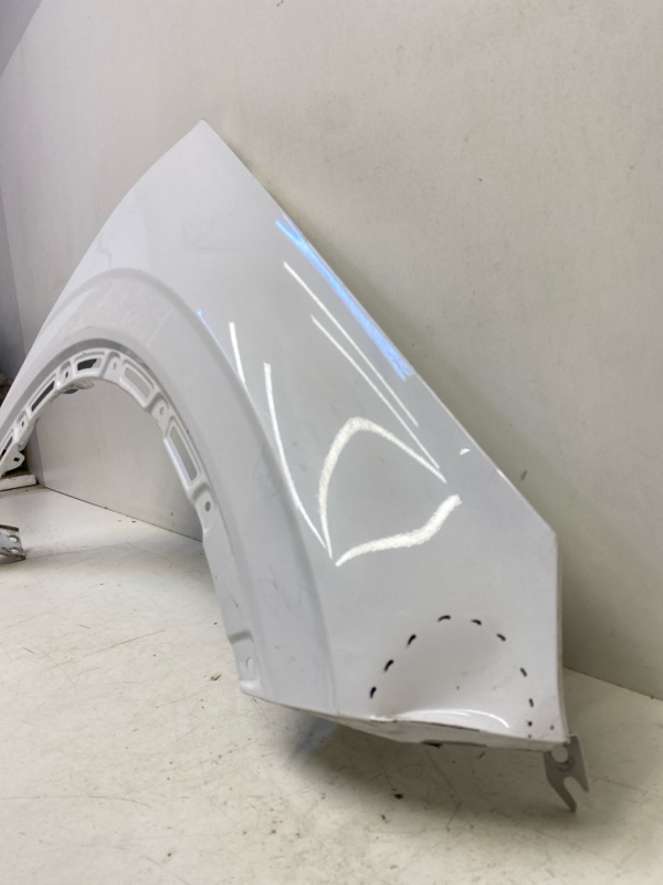 Крыло переднее правое