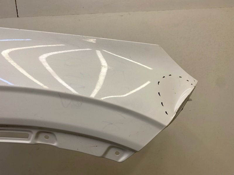 Крыло переднее правое