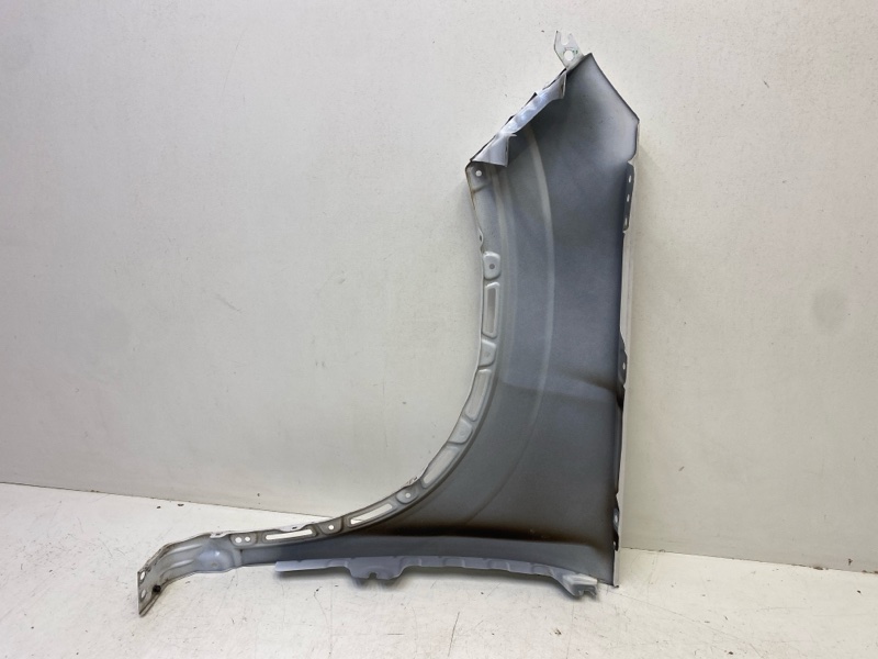 Крыло переднее правое