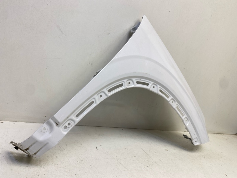Крыло переднее правое