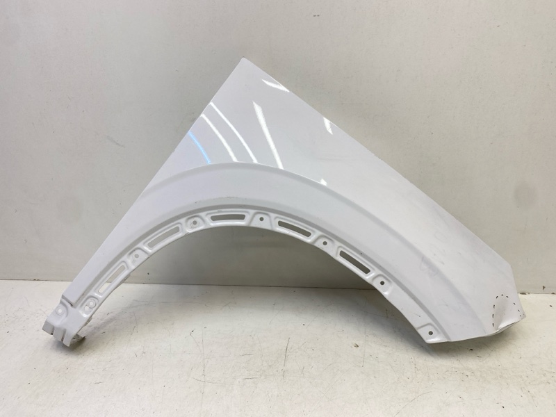 Крыло переднее правое