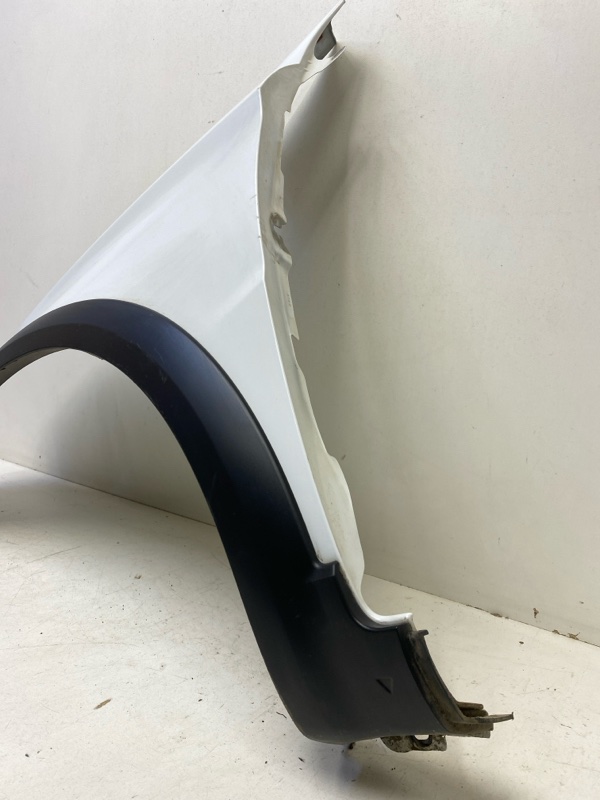 Крыло переднее левое