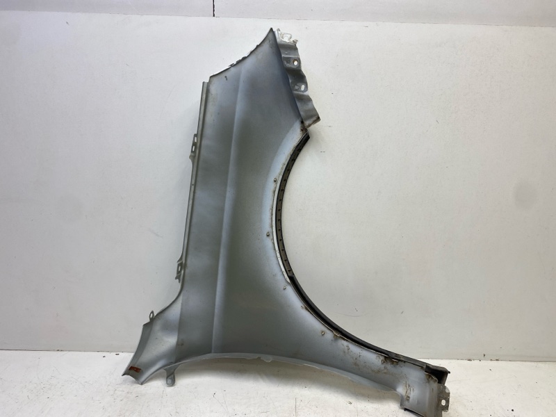 Крыло переднее левое