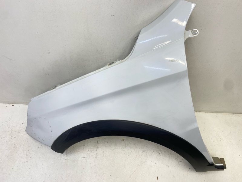 Крыло переднее левое