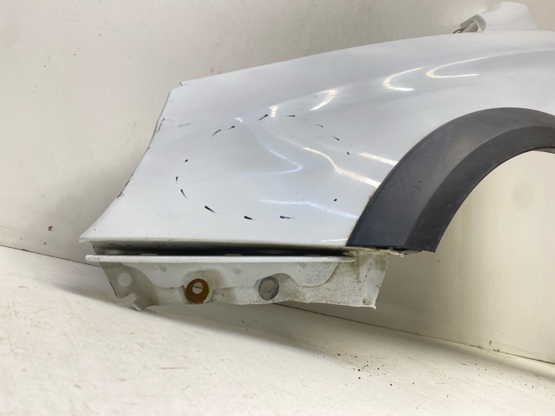 Крыло переднее левое