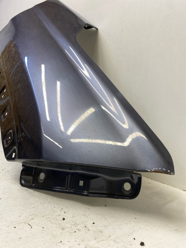 Крыло переднее правое